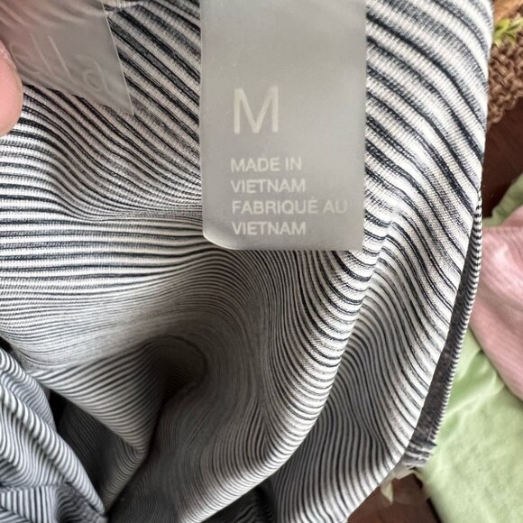 Zella Gray Stripe Long Sleeve Thumbhole Top Women’s Medium Athleisure Yoga Gym - Picture 4 of 5